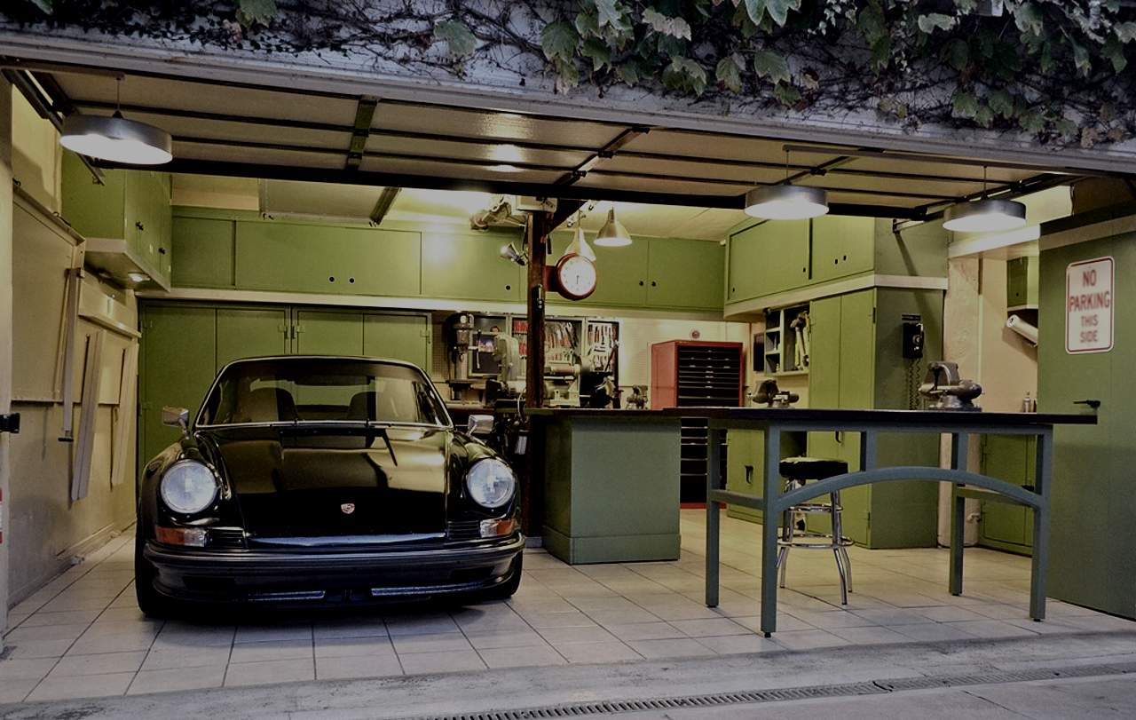 Гараж. Идеи для гаража. Классный интерьер в гараже. Освещение в гараже.
