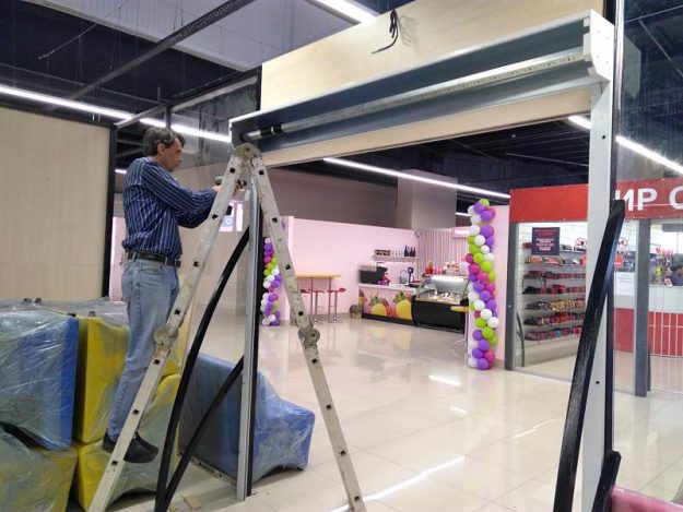 Роллетная решетка в супермаркете Севастополя